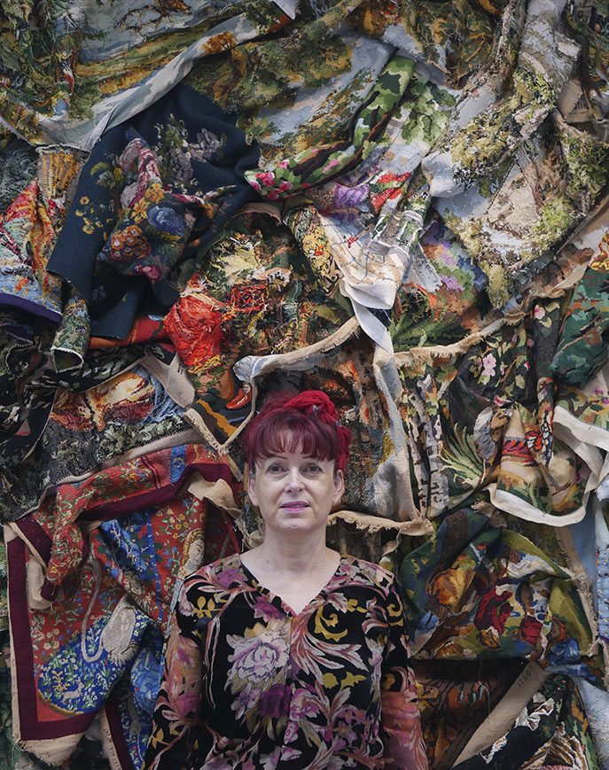 textile grande installation plissés de fibres grande installation big fiberr art la couleur des textiles en art 